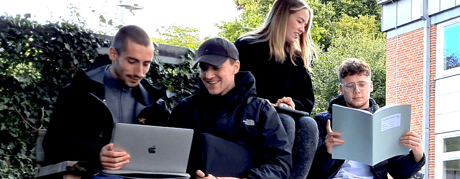 Schülerinnen und Schüler der Ausbildung im E-Commerce