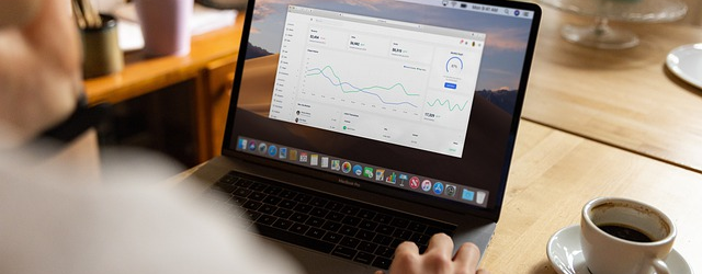 Arbeit am PC mit Kennzahlenanalyse